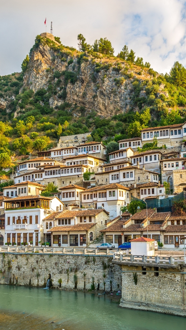 Berat City Albania for Apple iPhone 5 (SE) resolution