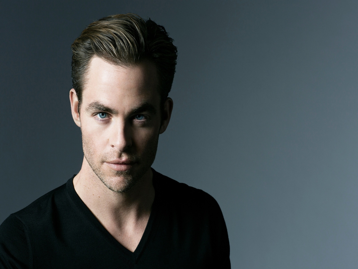 Chris Pine Smart Look for 1152 x 864 resolution
