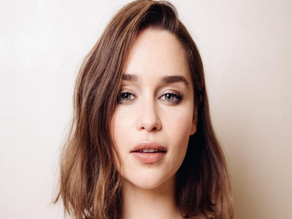 Emilia Clarke Cute Face for 1024 x 768 resolution