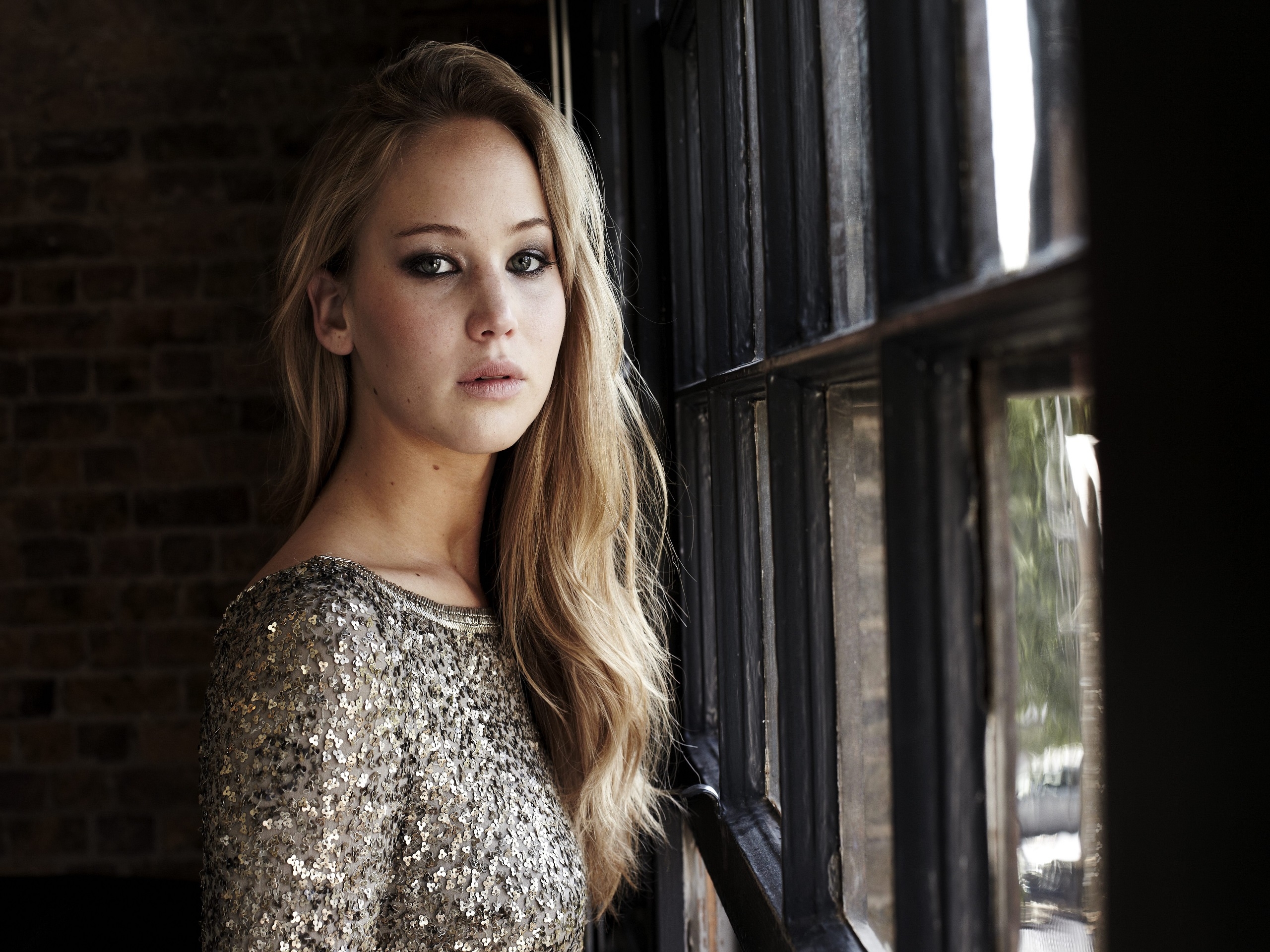 Jennifer Lawrence Cool Look for 2560 x 1920 resolution